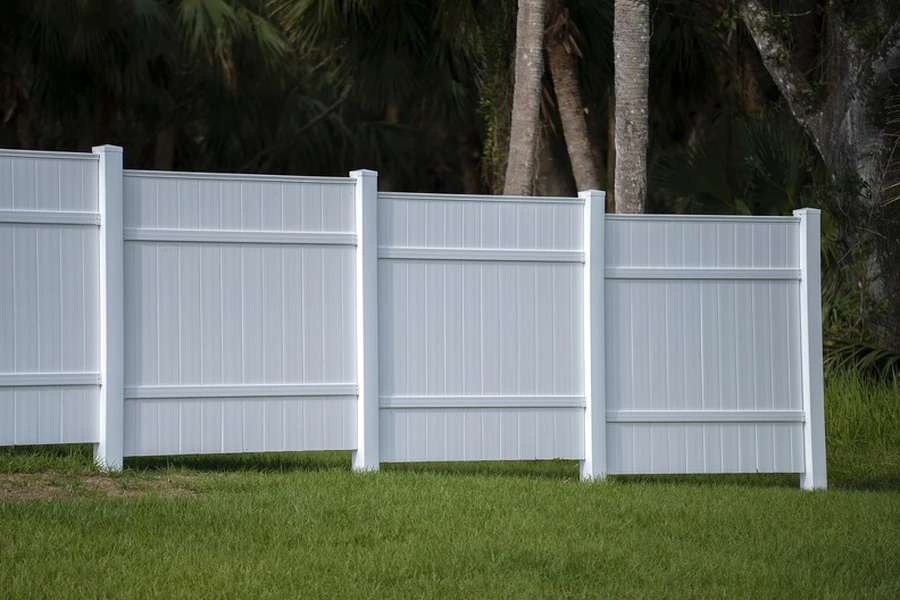 Choosing The Right Vinyl Fence Style For Your Home in Grandview, WA Choosing The Right Vinyl Fence Style For Your Home in Grandview, WA